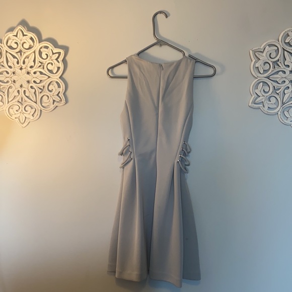 Flight gray short dress - Picture 2 of 3